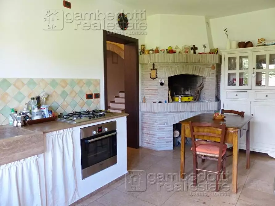 Immagine 29 di Rustico / casale in vendita  a Urbino