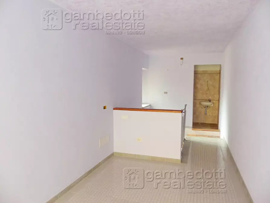 Immagine 5 di Locale commerciale in vendita  a Sant'angelo In Vado