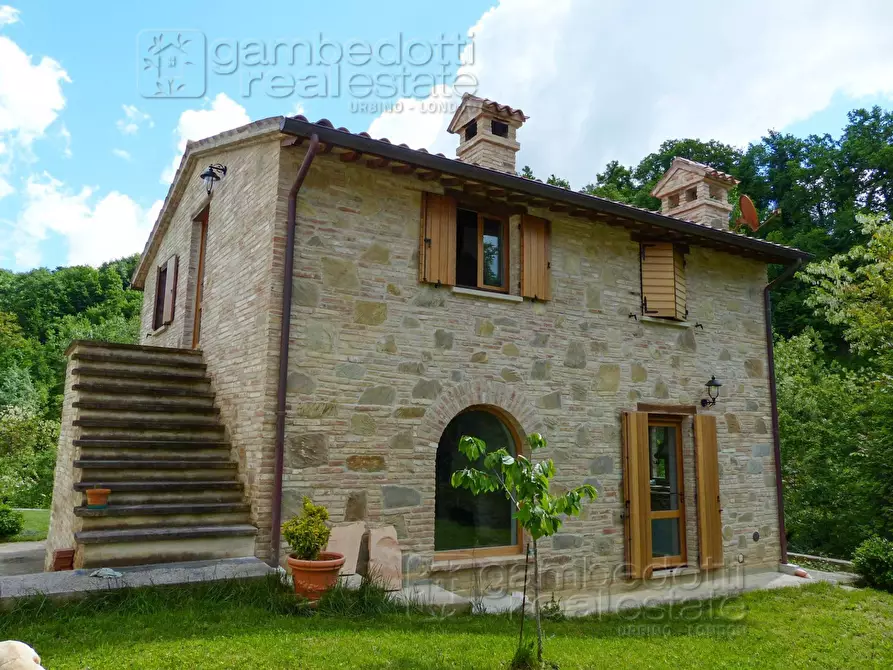 Immagine 1 di Rustico / casale in vendita  a Urbino