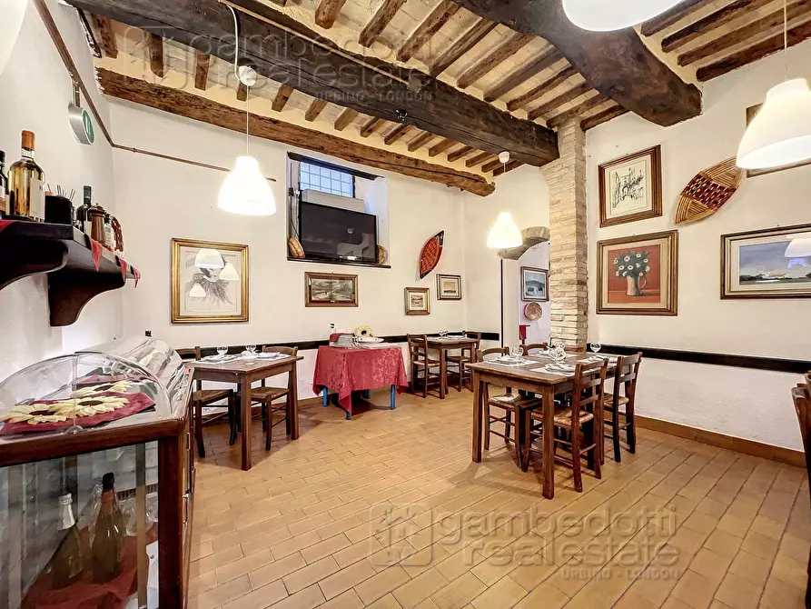 Immagine 6 di Attività commerciale in vendita  a Urbino