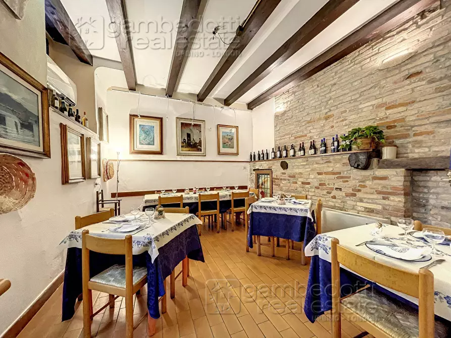 Immagine 7 di Attività commerciale in vendita  a Urbino