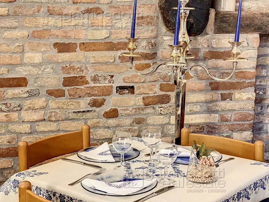 Immagine 11 di Attività commerciale in vendita  a Urbino