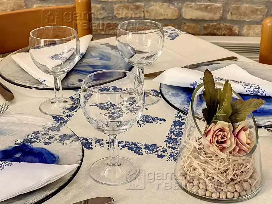 Immagine 10 di Attività commerciale in vendita  a Urbino