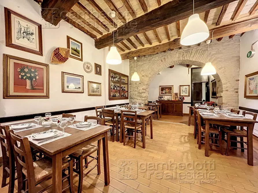 Immagine 13 di Attività commerciale in vendita  a Urbino