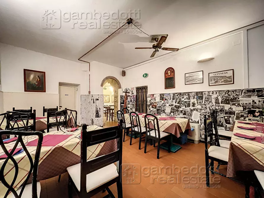 Immagine 15 di Attività commerciale in vendita  a Urbino