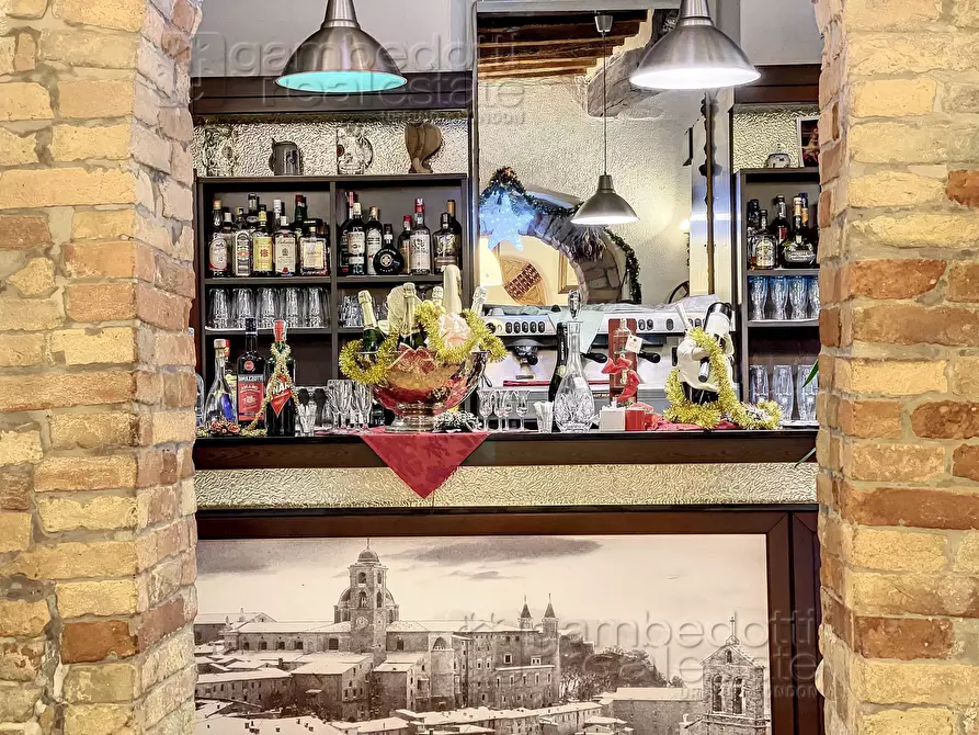 Immagine 18 di Attività commerciale in vendita  a Urbino