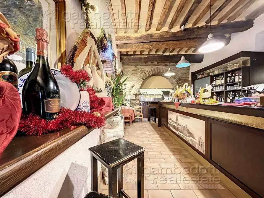 Immagine 21 di Attività commerciale in vendita  a Urbino