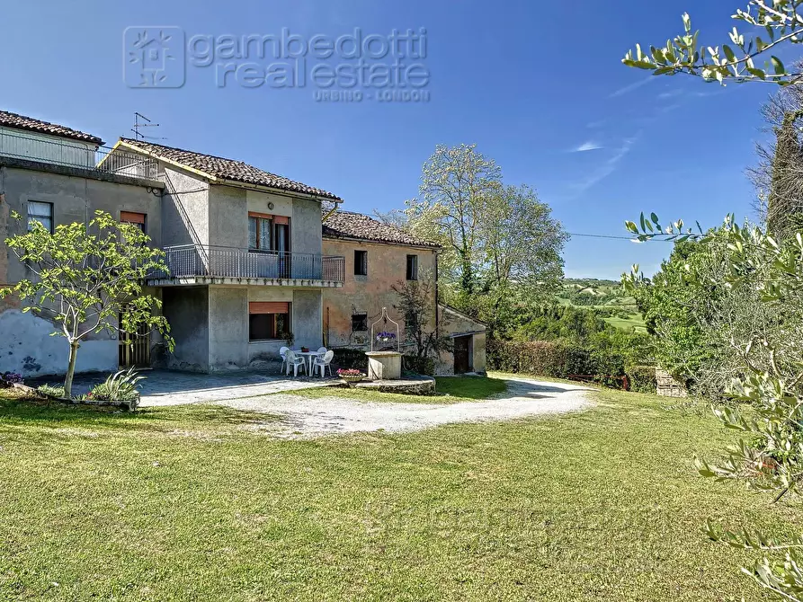 Immagine 3 di Rustico / casale in vendita  a Petriano