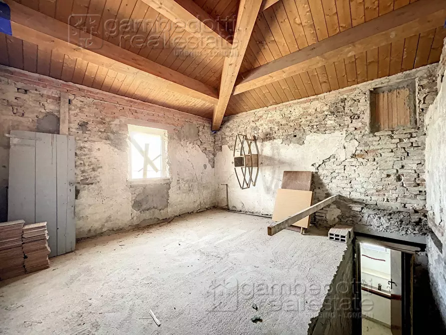 Immagine 25 di Rustico / casale in vendita  a Petriano