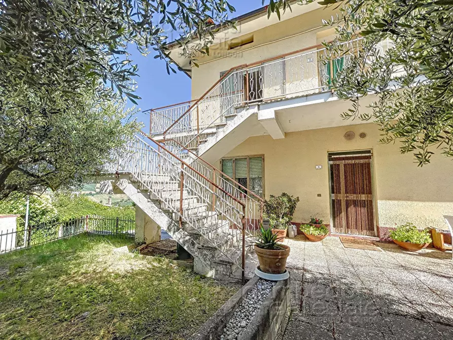 Immagine 1 di Casa bifamiliare in vendita  a Urbino