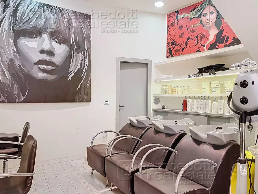 Immagine 5 di Attività commerciale in vendita  a Urbino