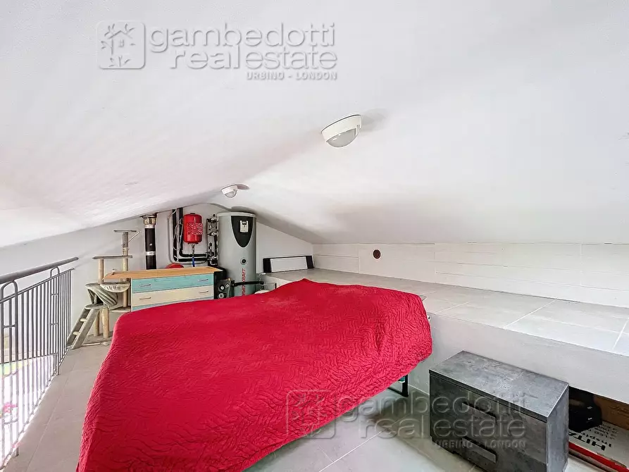 Immagine 13 di Appartamento in vendita  a Urbino