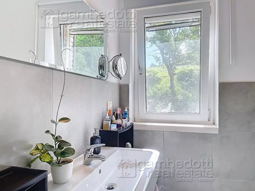 Immagine 15 di Appartamento in vendita  a Urbino