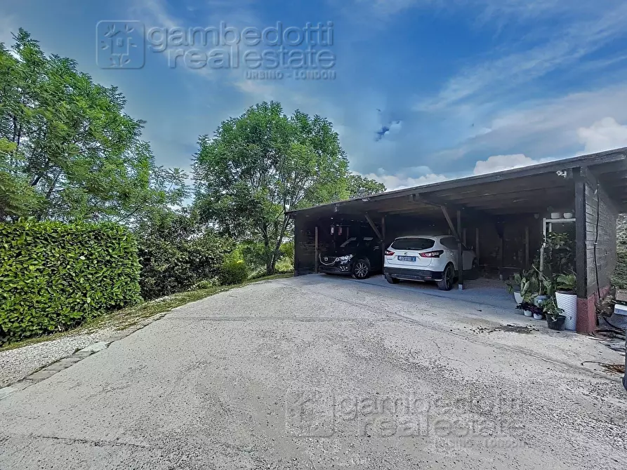 Immagine 21 di Appartamento in vendita  a Urbino