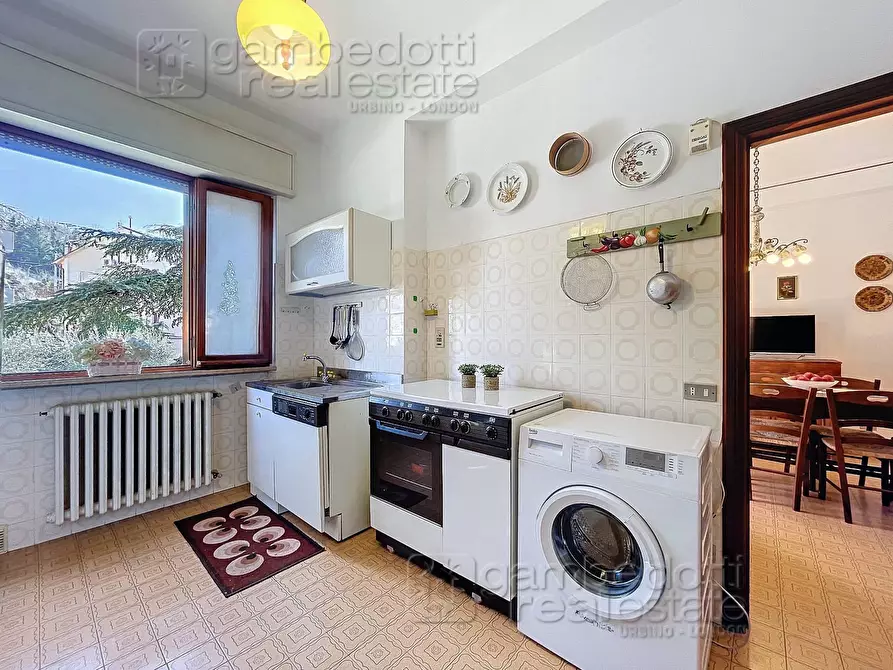 Immagine 10 di Appartamento in vendita  a Cagli