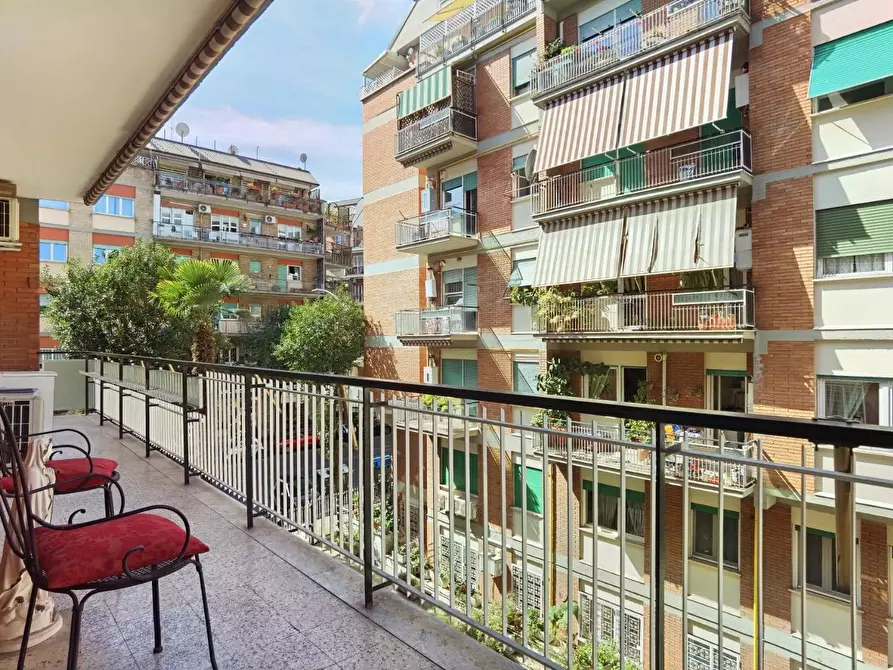 Immagine 1 di Appartamento in vendita  in Via Di Vigna Stelluti a Roma