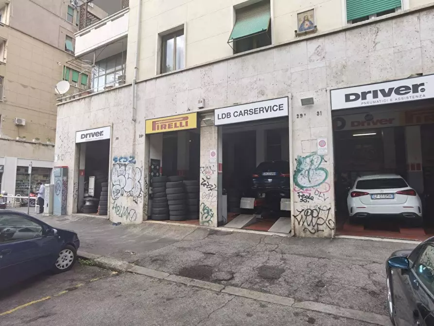 Immagine 1 di Attività commerciale in vendita  in via casilina a Roma