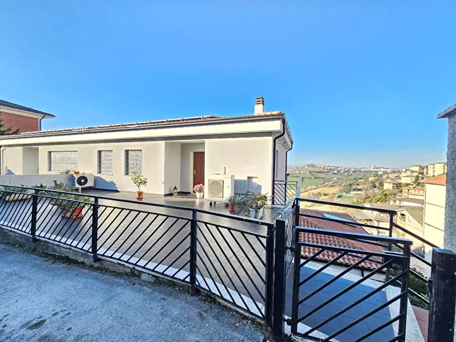 Immagine 1 di Appartamento in vendita  in via bartolacci a Fermo