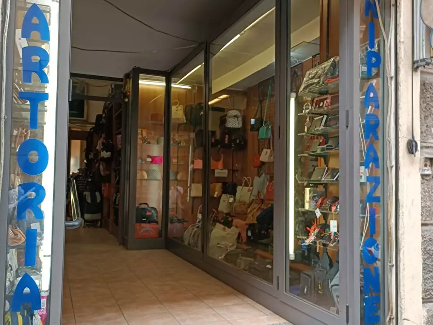 Immagine 1 di Locale commerciale in vendita  in Cavour a Savona