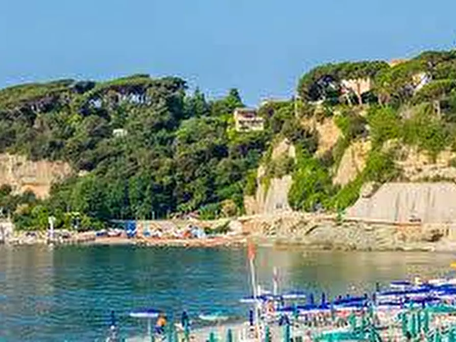 Immagine 9 di Appartamento in vendita  in via santuario a Savona