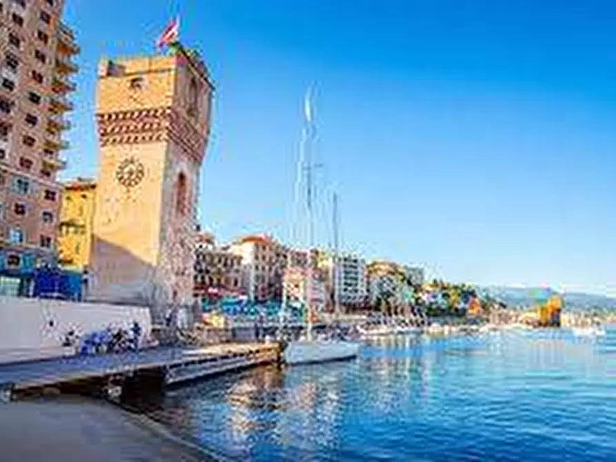 Immagine 13 di Appartamento in vendita  in via santuario a Savona