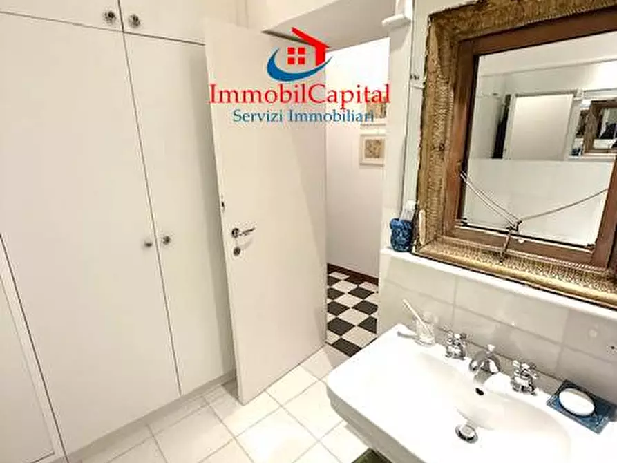 Immagine 19 di Appartamento in vendita  in Via Cavour a Santa Margherita Ligure