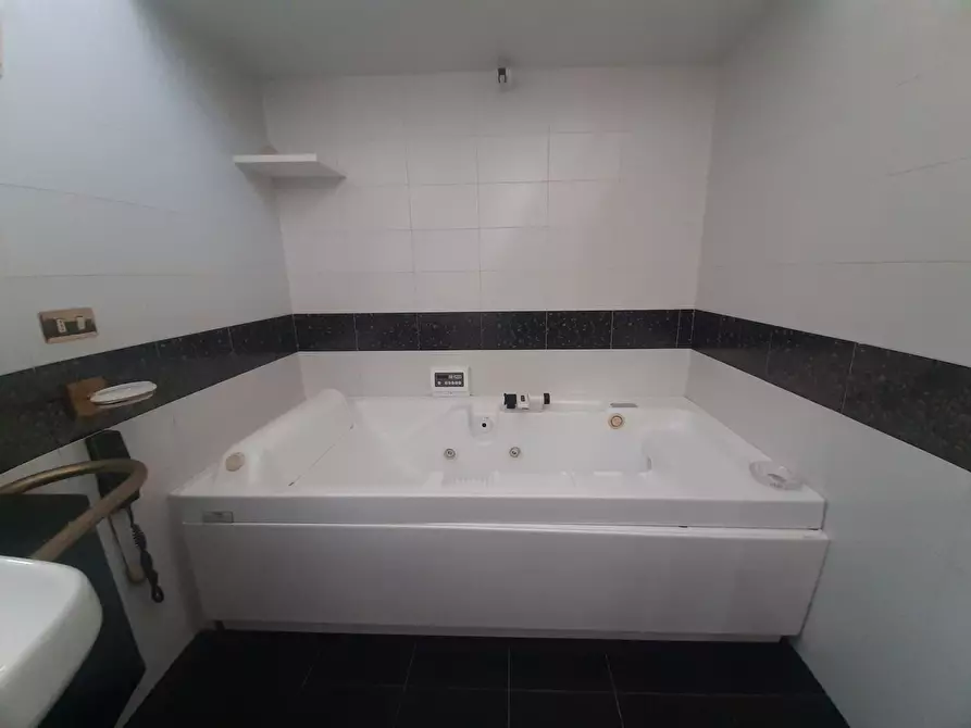 Immagine 21 di Attico in vendita  in di Circumvallazione Marianna Gadola a Recale