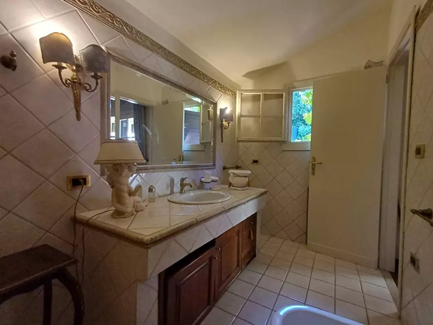 Immagine 22 di Villa in vendita  in via maria sofia di baviera a Caserta