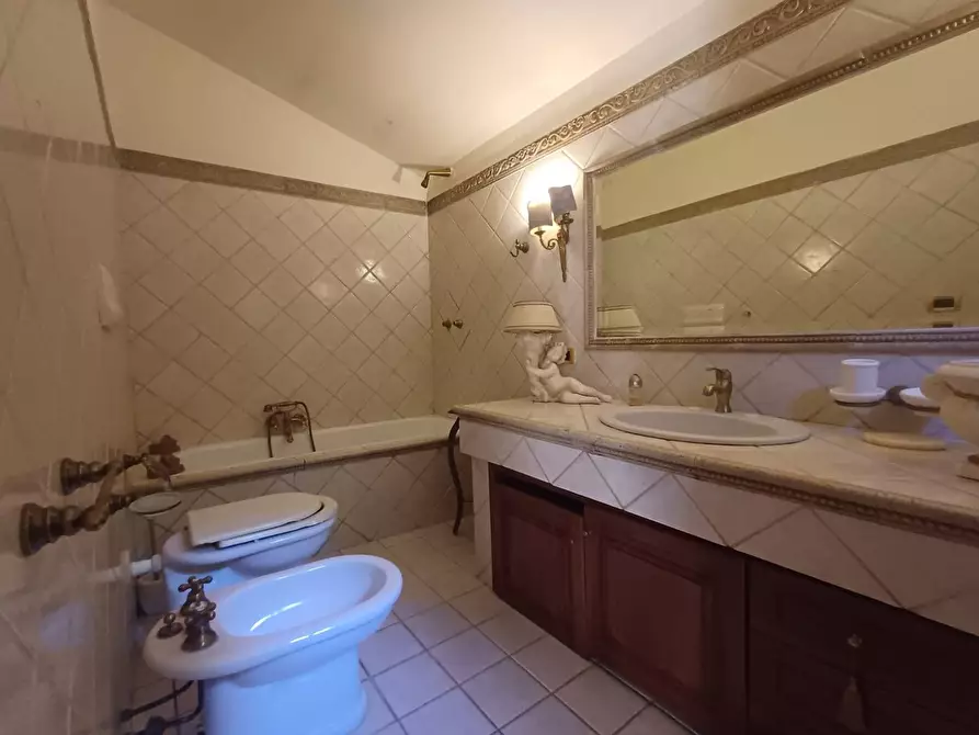 Immagine 23 di Villa in vendita  in via maria sofia di baviera a Caserta