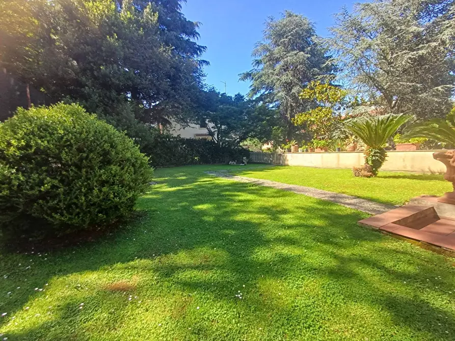 Immagine 24 di Villa in vendita  in via maria sofia di baviera a Caserta