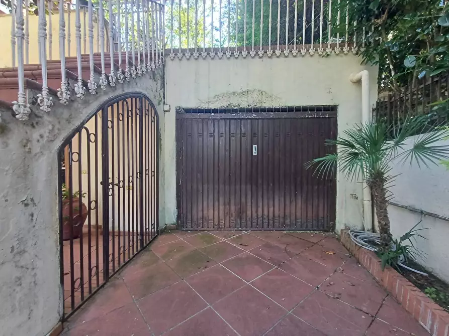 Immagine 29 di Villa in vendita  in via maria sofia di baviera a Caserta