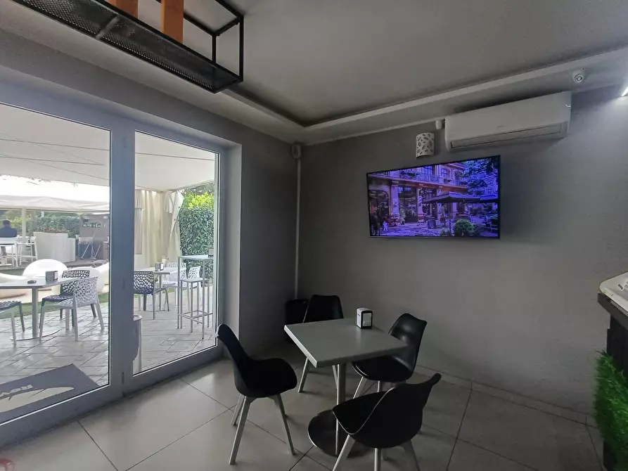 Immagine 5 di Attività commerciale in vendita  in VIALE DELLA LIBERTA' a Casagiove