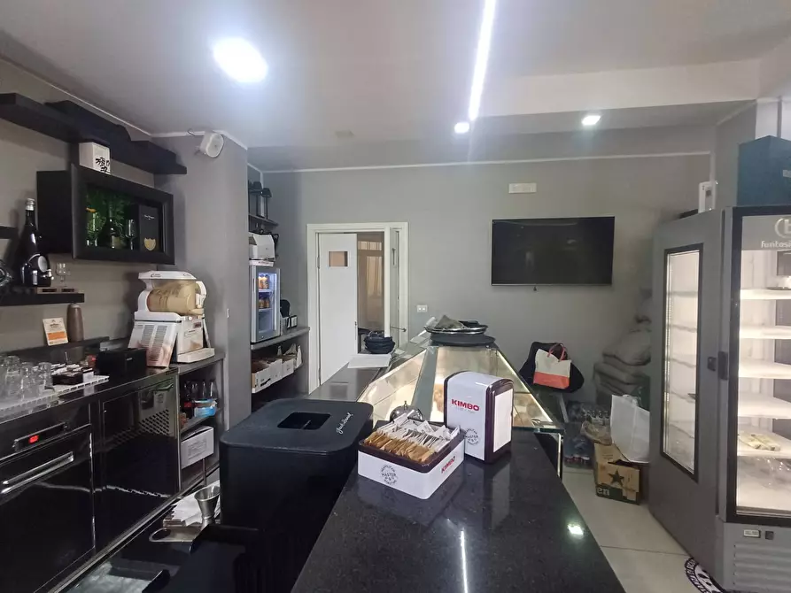 Immagine 8 di Attività commerciale in vendita  in VIALE DELLA LIBERTA' a Casagiove