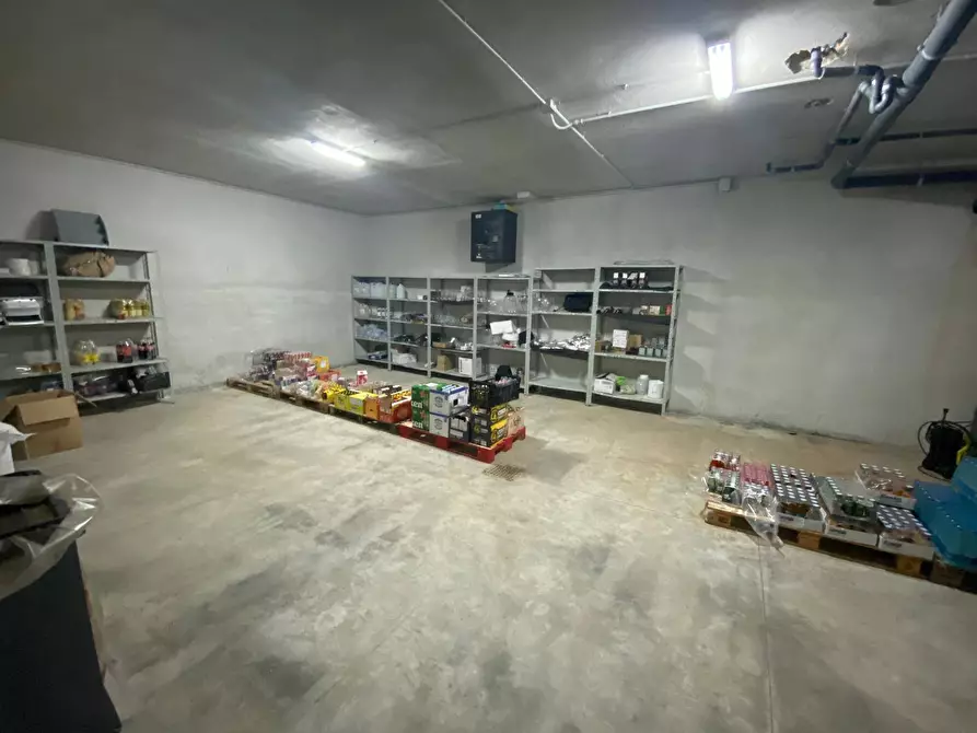 Immagine 23 di Attività commerciale in vendita  in VIALE DELLA LIBERTA' a Casagiove