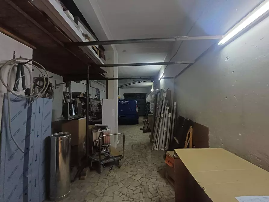 Immagine 20 di Locale commerciale in vendita  in VIA NAZIONALE APPIA a Casagiove