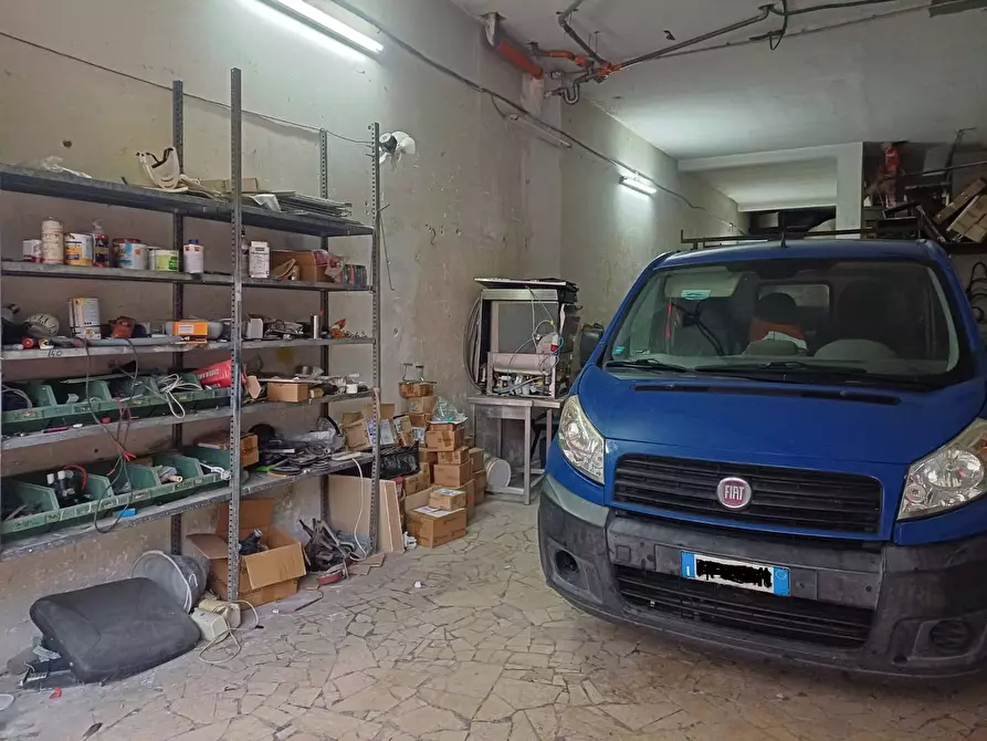 Immagine 21 di Locale commerciale in vendita  in VIA NAZIONALE APPIA a Casagiove