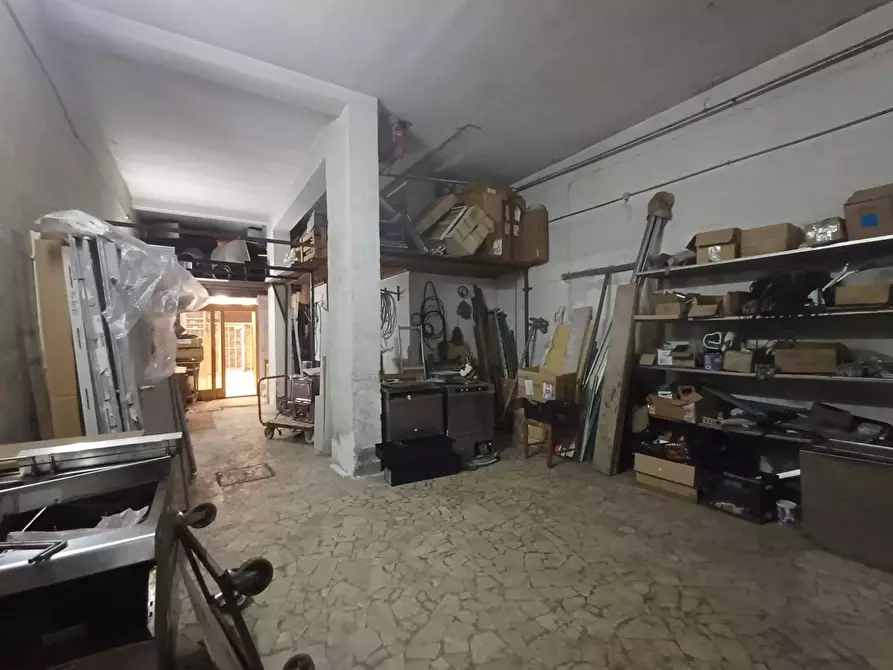 Immagine 24 di Locale commerciale in vendita  in VIA NAZIONALE APPIA a Casagiove