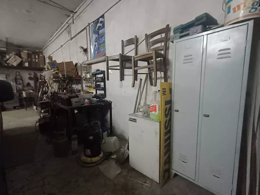 Immagine 27 di Locale commerciale in vendita  in VIA NAZIONALE APPIA a Casagiove