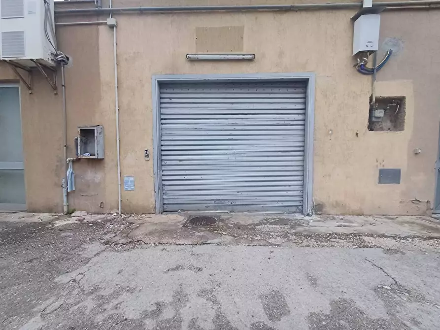 Immagine 28 di Locale commerciale in vendita  in VIA NAZIONALE APPIA a Casagiove
