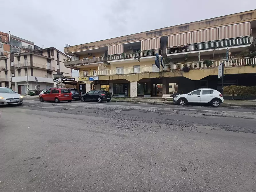 Immagine 29 di Locale commerciale in vendita  in VIA NAZIONALE APPIA a Casagiove