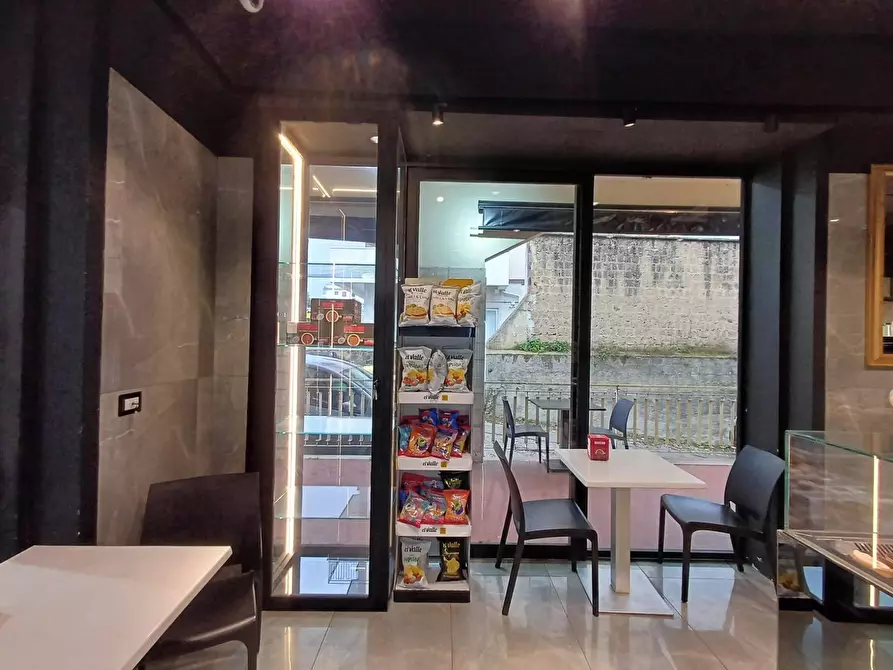 Immagine 2 di Attività commerciale in vendita  in VIA NAZIONALE APPIA a Casagiove