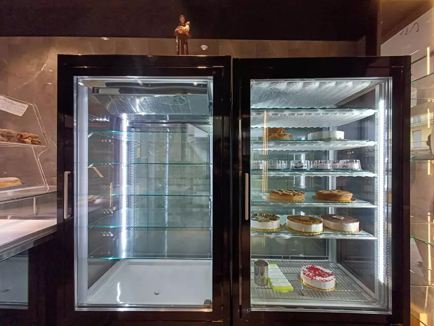 Immagine 3 di Attività commerciale in vendita  in VIA NAZIONALE APPIA a Casagiove