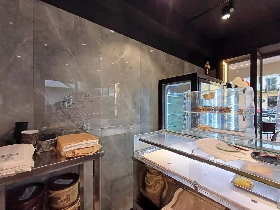 Immagine 4 di Attività commerciale in vendita  in VIA NAZIONALE APPIA a Casagiove