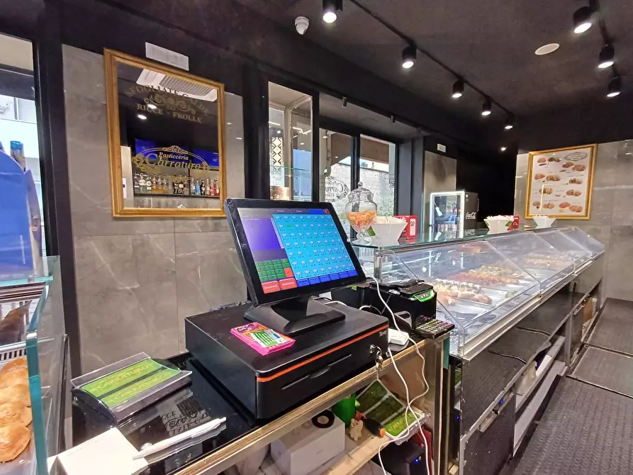 Immagine 5 di Attività commerciale in vendita  in VIA NAZIONALE APPIA a Casagiove