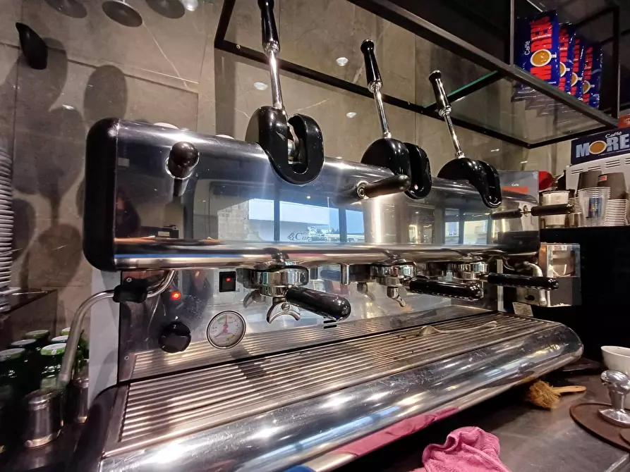 Immagine 7 di Attività commerciale in vendita  in VIA NAZIONALE APPIA a Casagiove