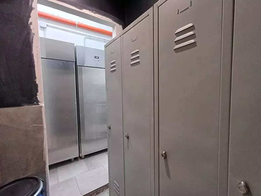 Immagine 15 di Attività commerciale in vendita  in VIA NAZIONALE APPIA a Casagiove