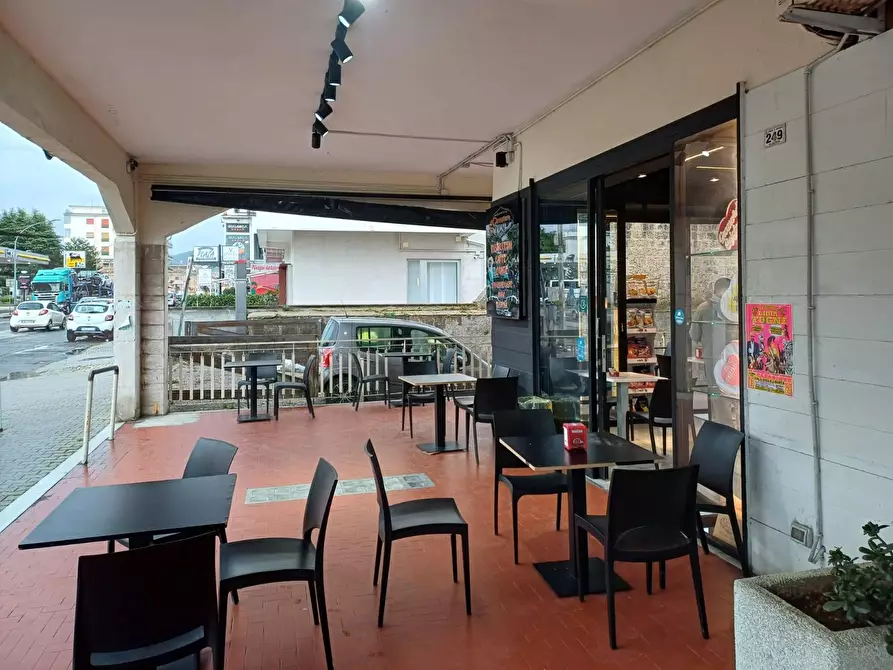 Immagine 29 di Attività commerciale in vendita  in VIA NAZIONALE APPIA a Casagiove