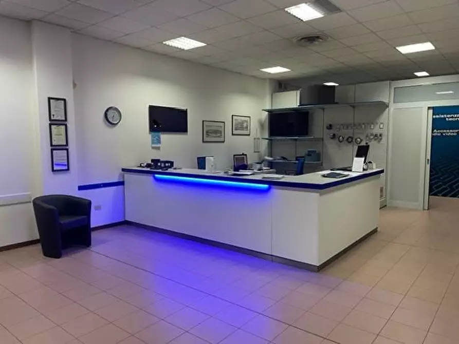 Immagine 6 di Negozio in vendita  in Padova Uno a Padova