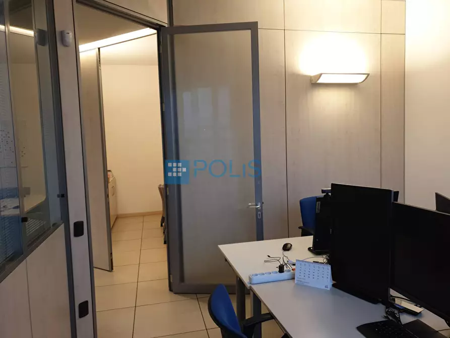 Immagine 15 di Ufficio in affitto  in Via Longhin a Padova