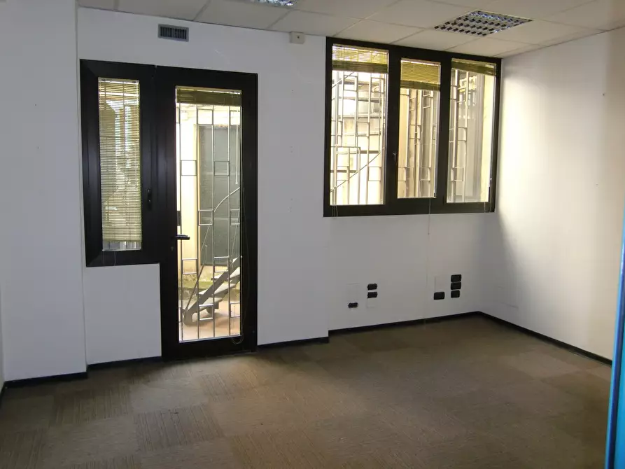 Immagine 18 di Ufficio in vendita  in Via da palestrina a Firenze